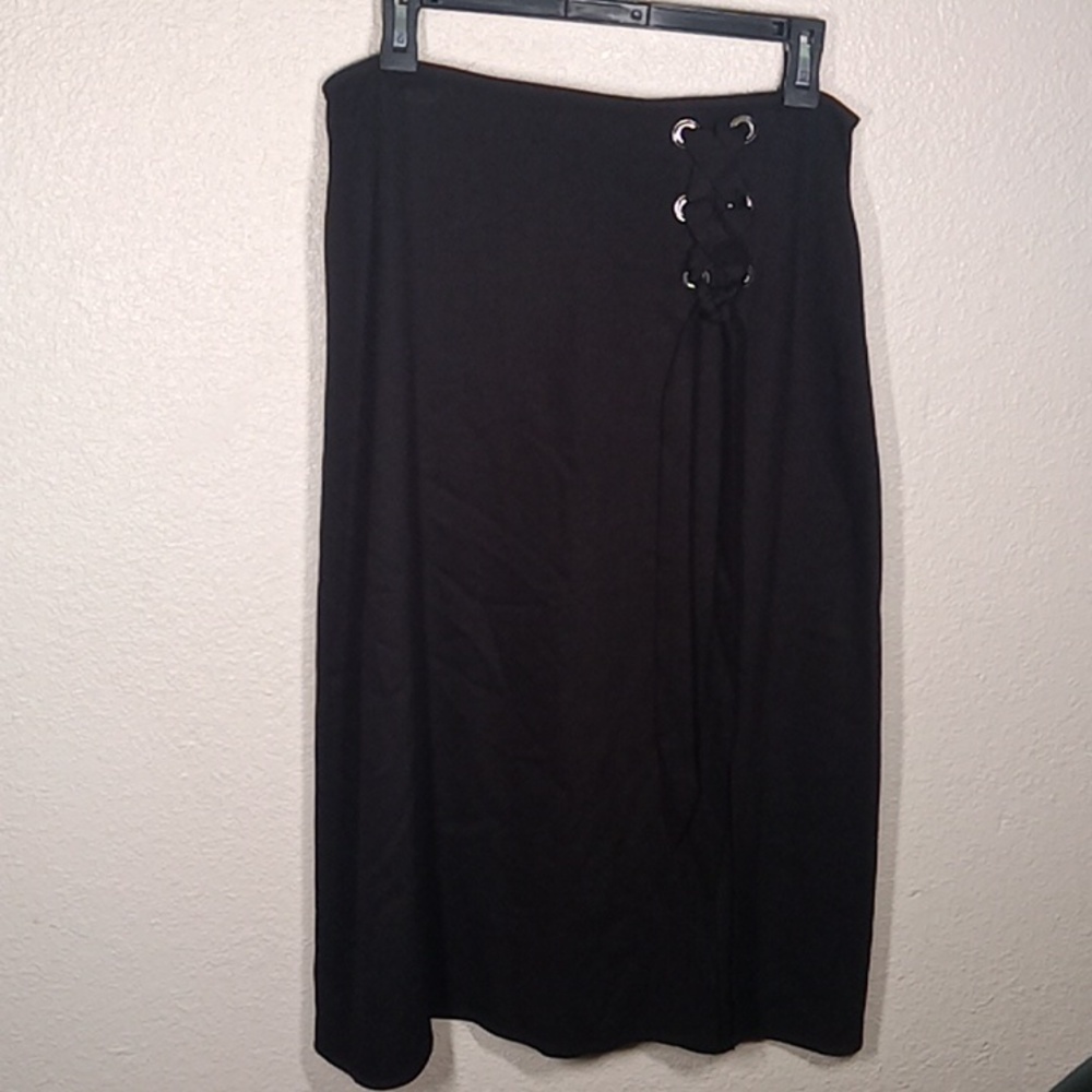 JustFab Med Blk midi skirt